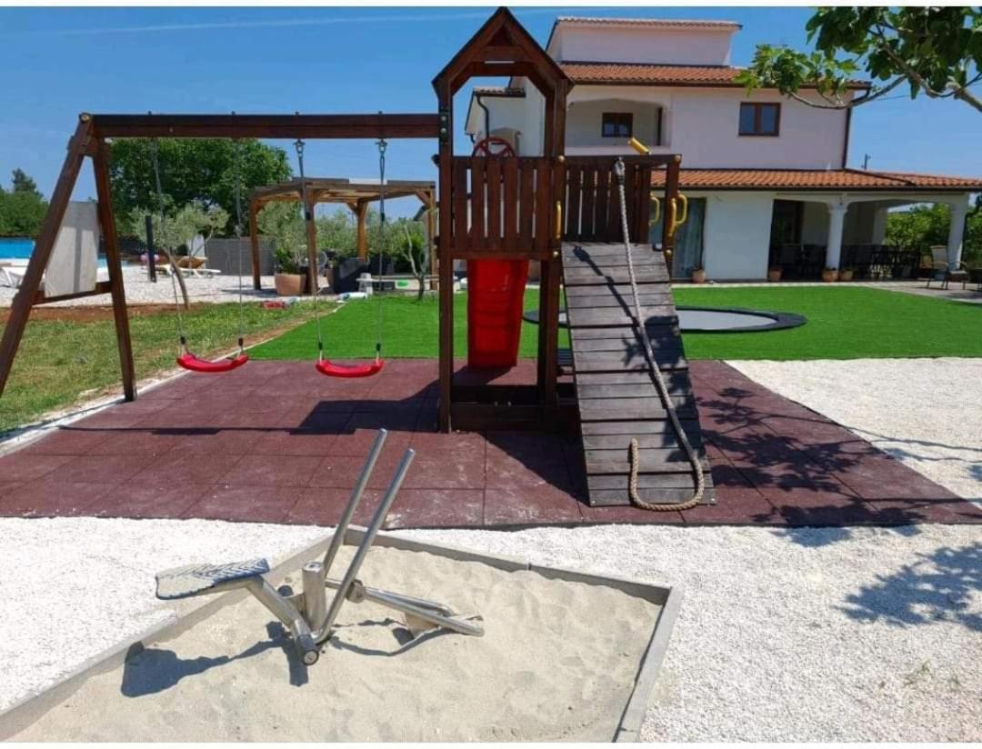 באניולה Mobilehome Elena Premium With Pool, Istria מראה חיצוני תמונה